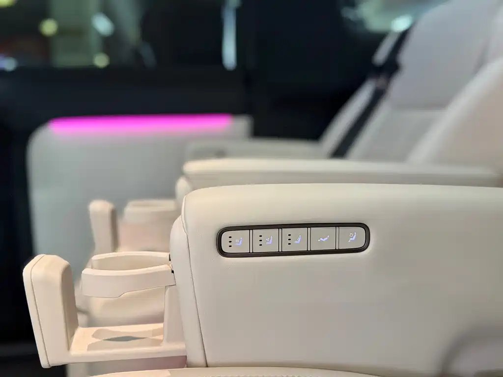 Li Auto MEGA 2025 Home