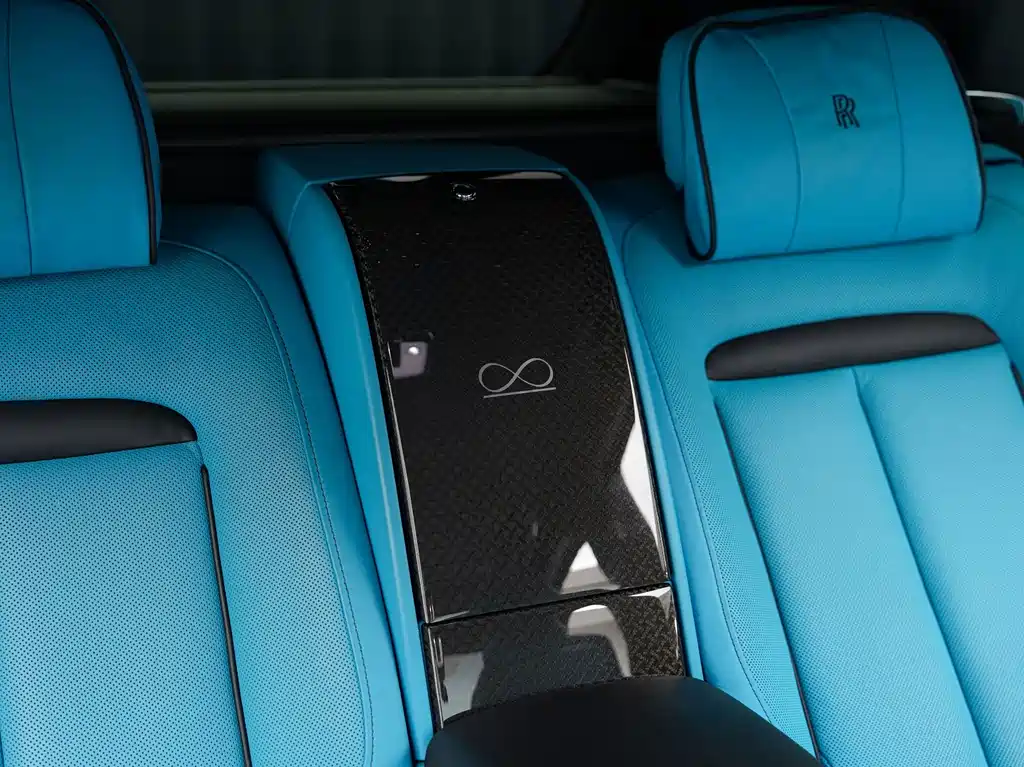 Rolls-Royce Cullinan — миниатюра 24