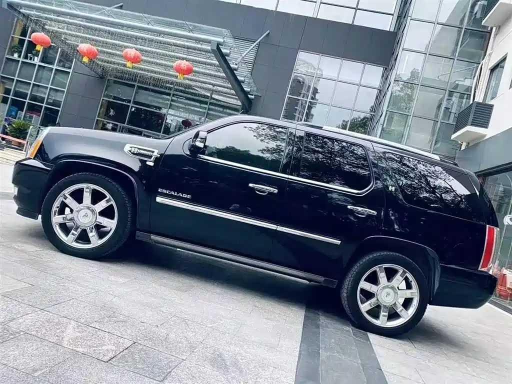 Cadillac Escalade — миниатюра 5