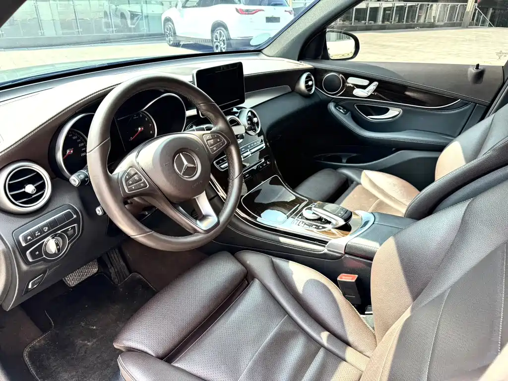 Mercedes-Benz GLC 2018 GLC 260 4MATIC Luxury