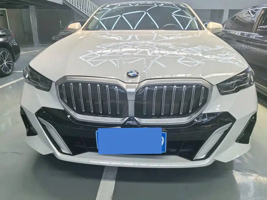 BMW 5 Series — миниатюра 2