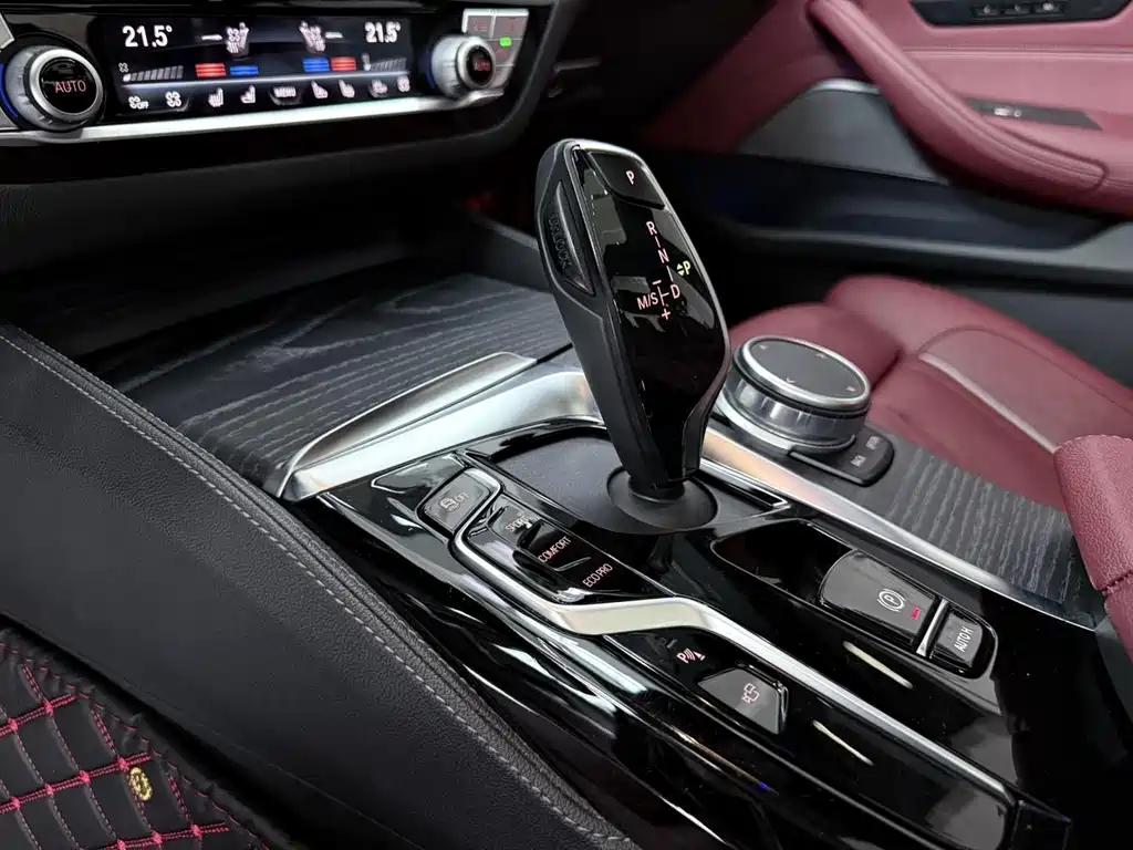 BMW 5 Series — миниатюра 7
