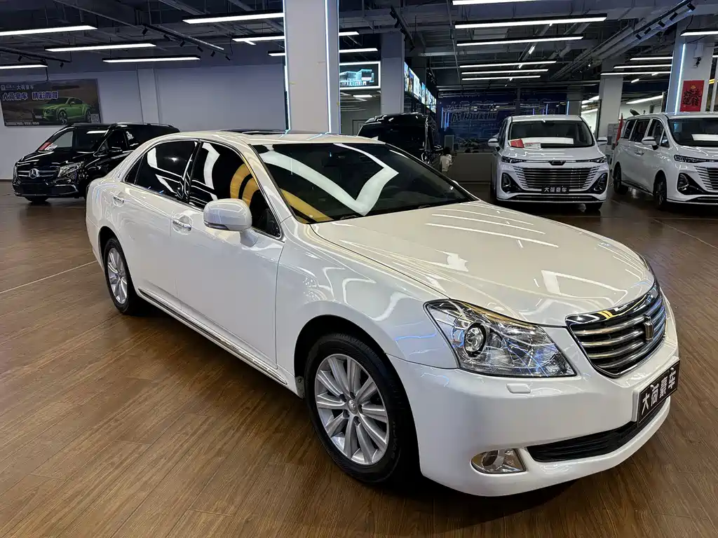 Toyota Crown 2.5L Royal Leather Sunroof Navigation Edition, фото 3