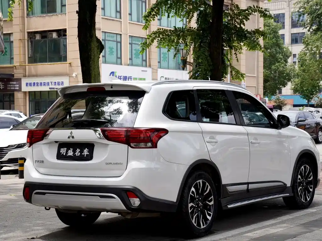 Mitsubishi Outlander — миниатюра 18