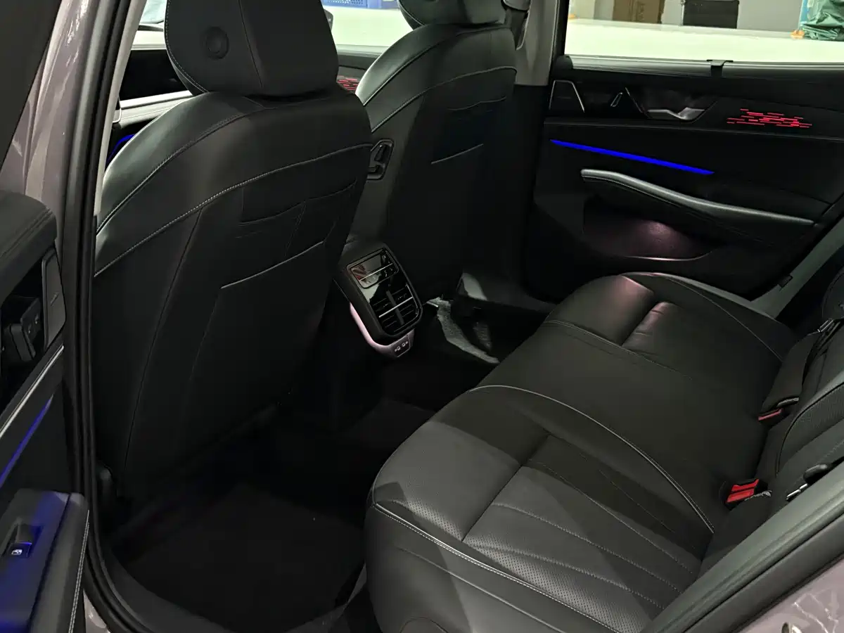 Volkswagen Passat 2024 Silver/gray из Китая, фото 2