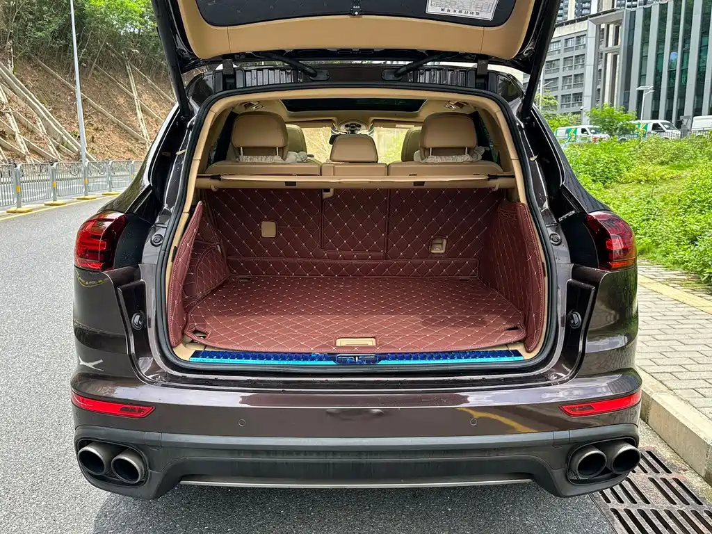 Porsche Cayenne — миниатюра 16
