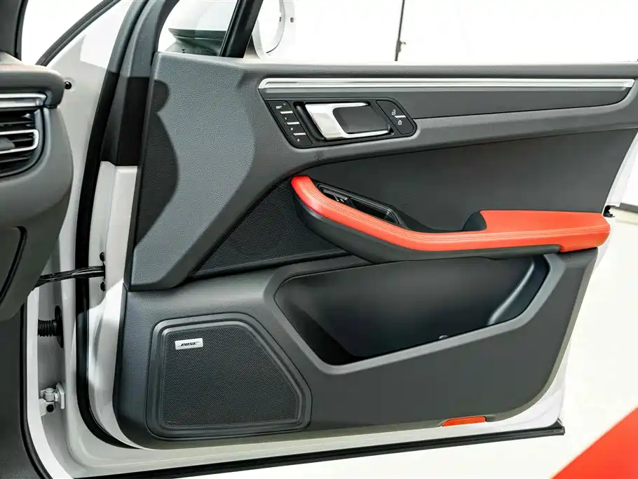 Porsche Macan — миниатюра 16