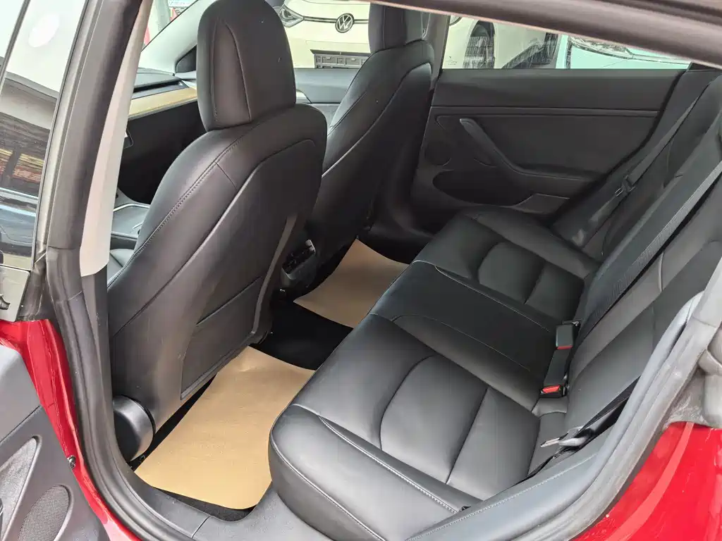 Tesla Model 3 — миниатюра 7