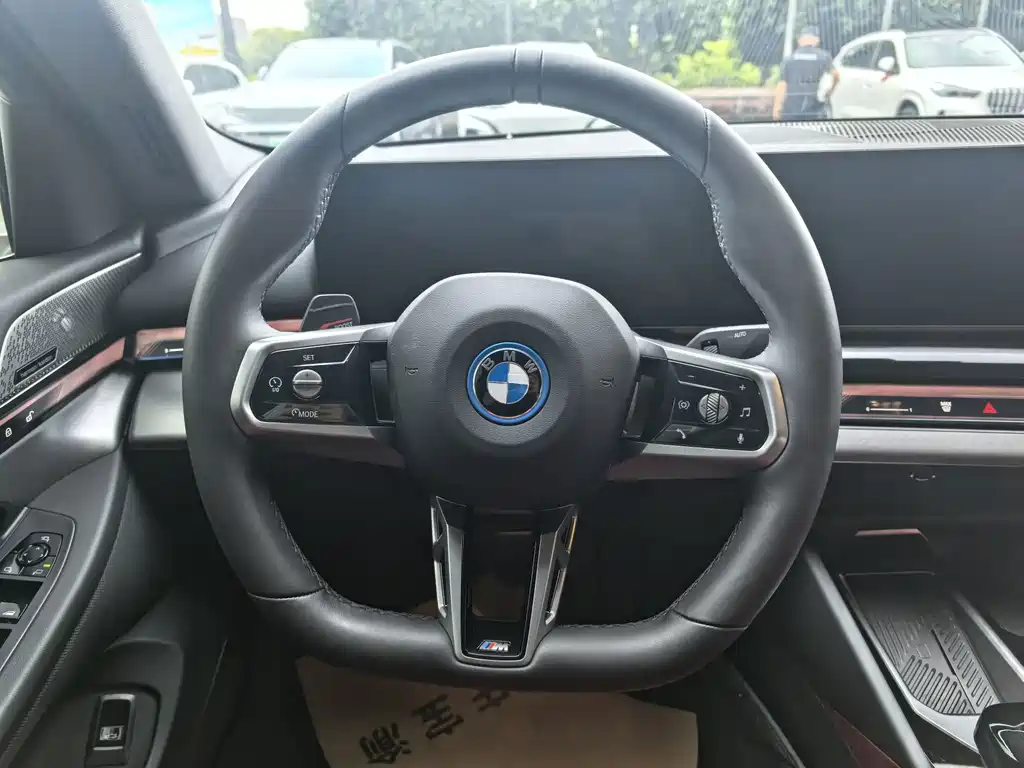 BMW i5 — миниатюра 12