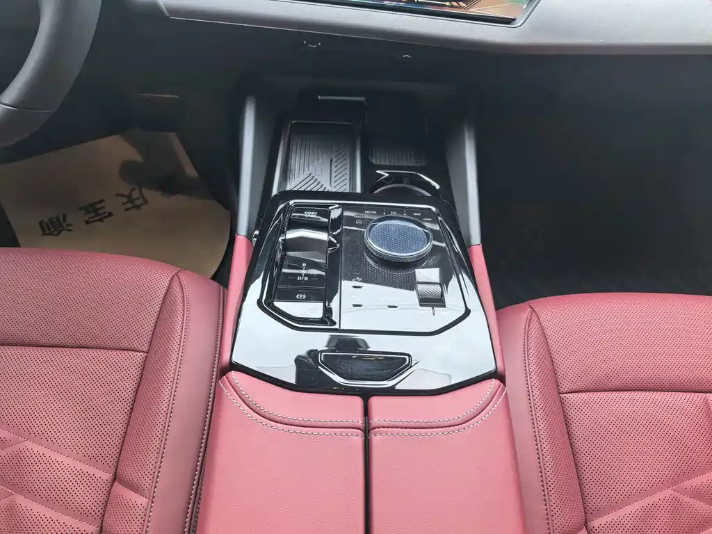 BMW i5 — миниатюра 13