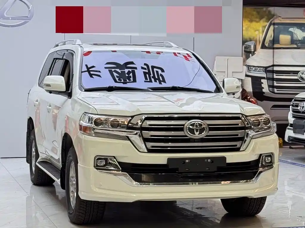 Toyota Land Cruiser 2012 4.6L AT VX