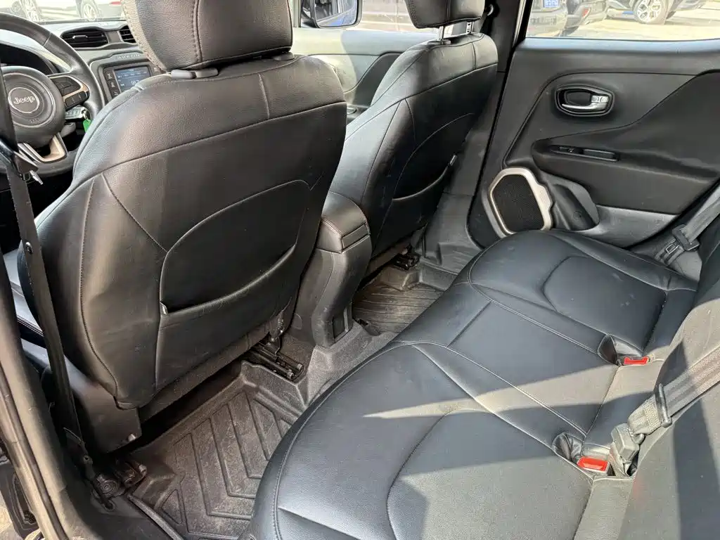 Jeep Renegade 1.4T Auto High Energy Edition, фото 5