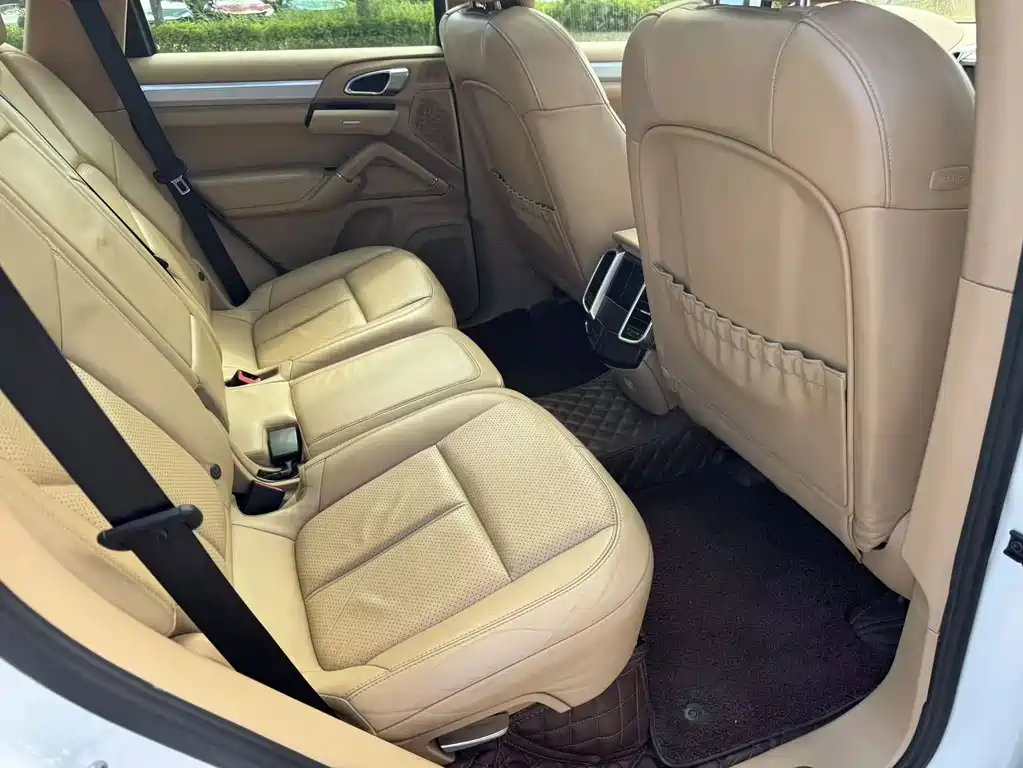 Porsche Cayenne — миниатюра 15