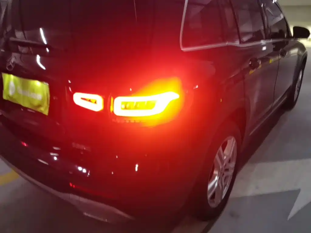 Mercedes-Benz GLB — миниатюра 8