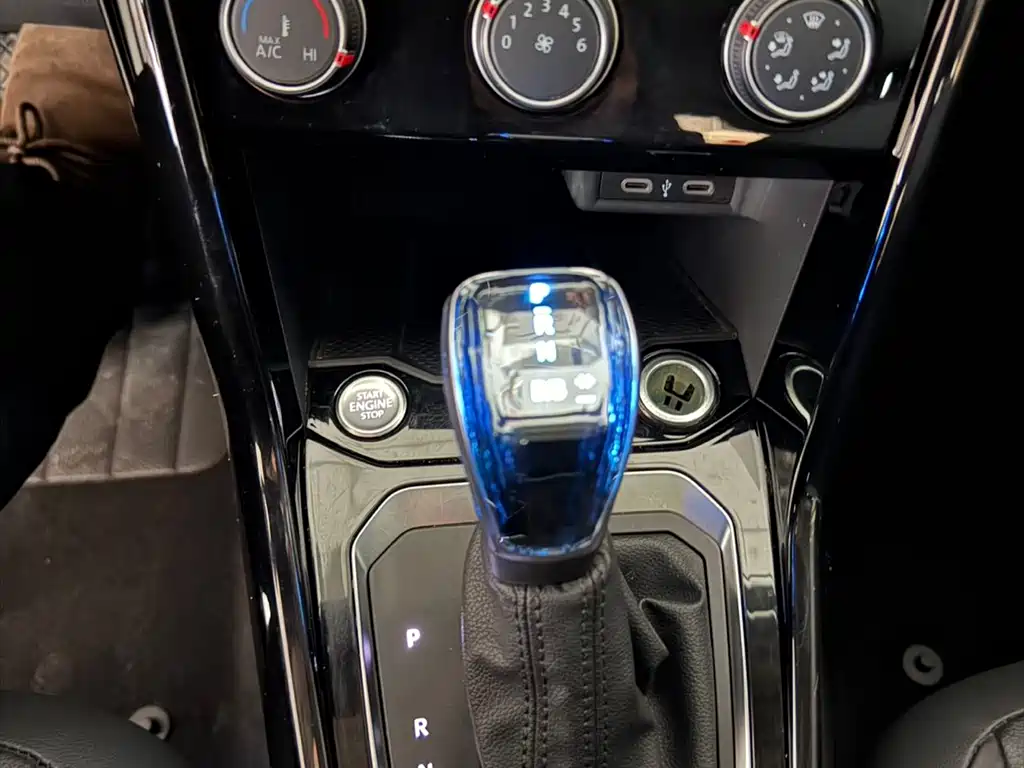 VOLKSWAGEN T ROC EXPLORING SONGS