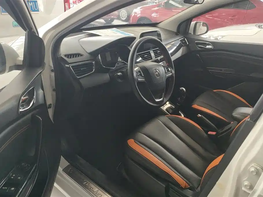 Baojun 310 2016 1.2L MT Luxury