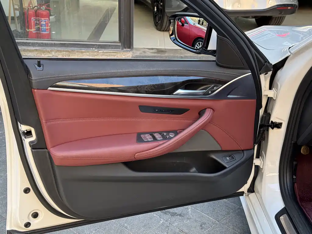 BMW 5 Series — миниатюра 16