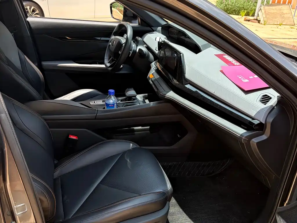 Changan UNI-V 2022 1.5T Luxury