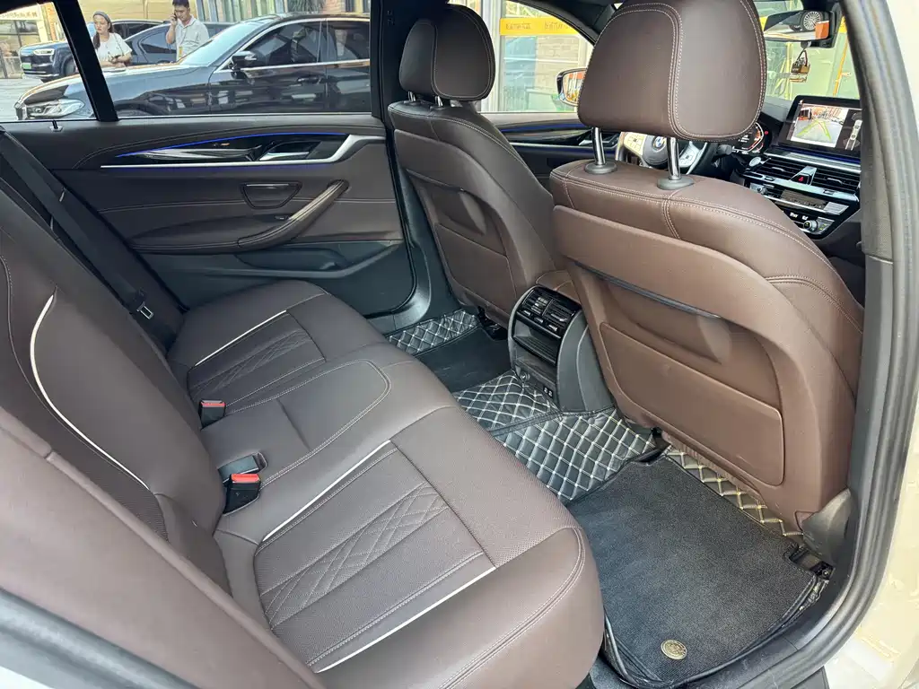 BMW 5 Series — миниатюра 19