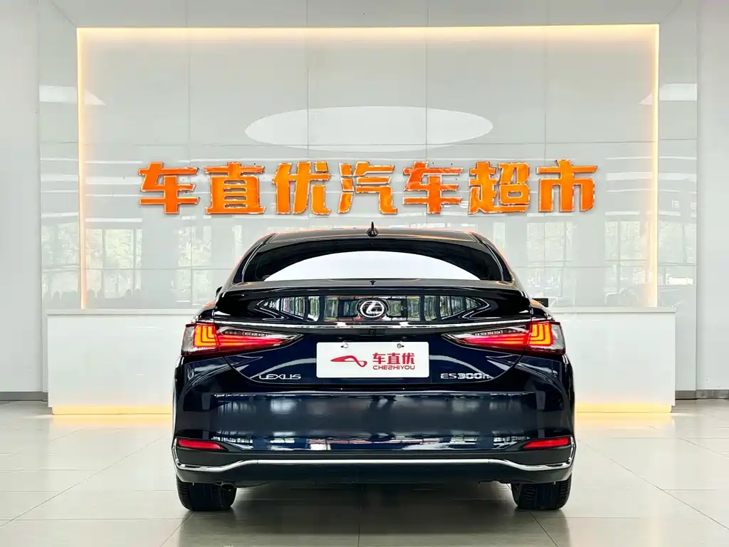 Lexus ES 2020 300h V