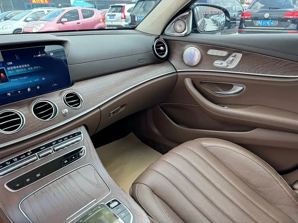 Mercedes-Benz E-Class — миниатюра 11