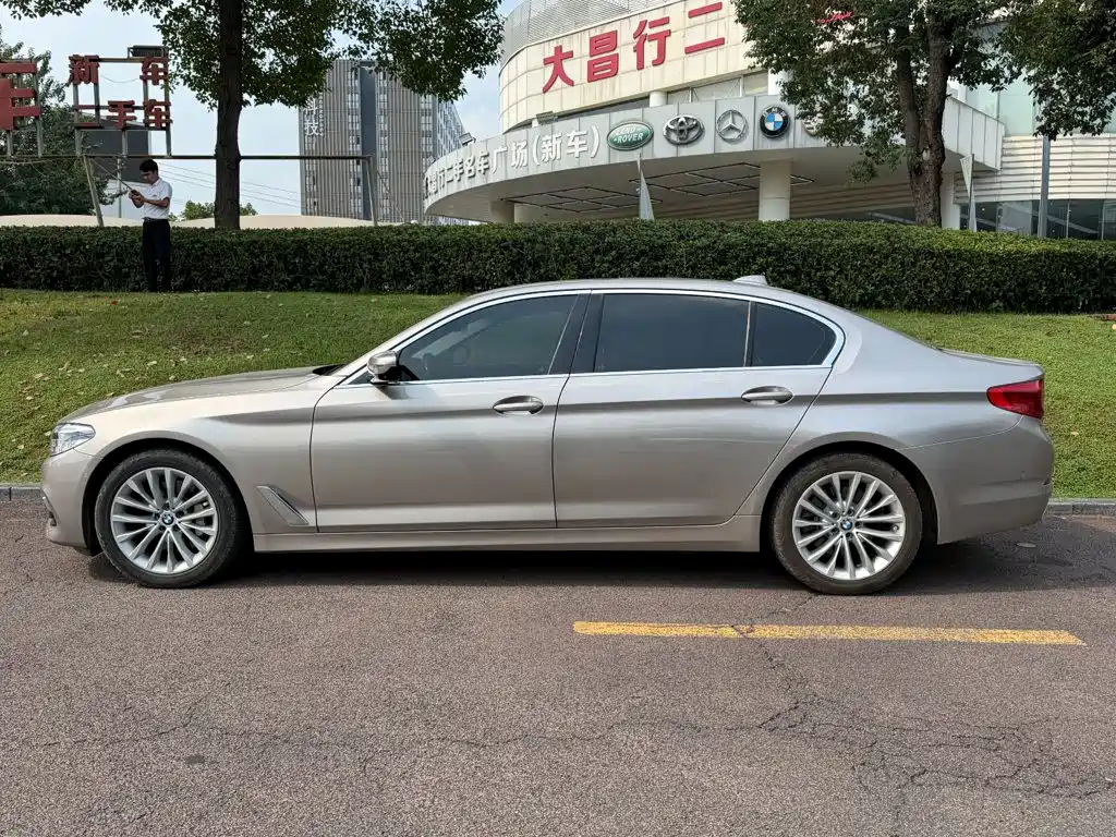 BMW 5 Series — миниатюра 3