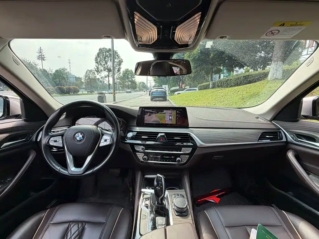 BMW 5 Series — миниатюра 13
