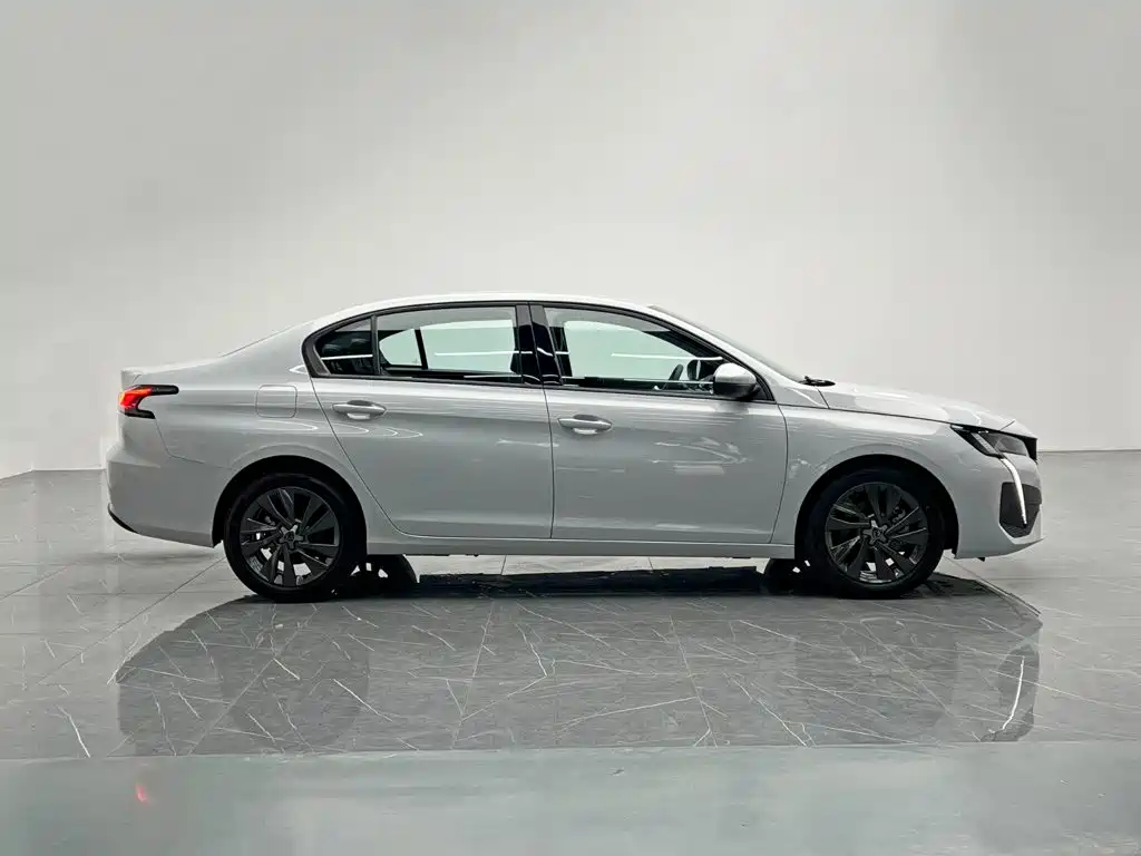 Peugeot 408 — миниатюра 7
