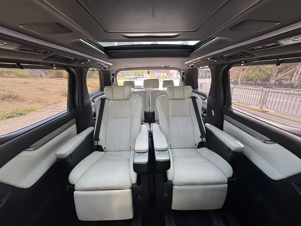 Toyota Alphard - фото 6
