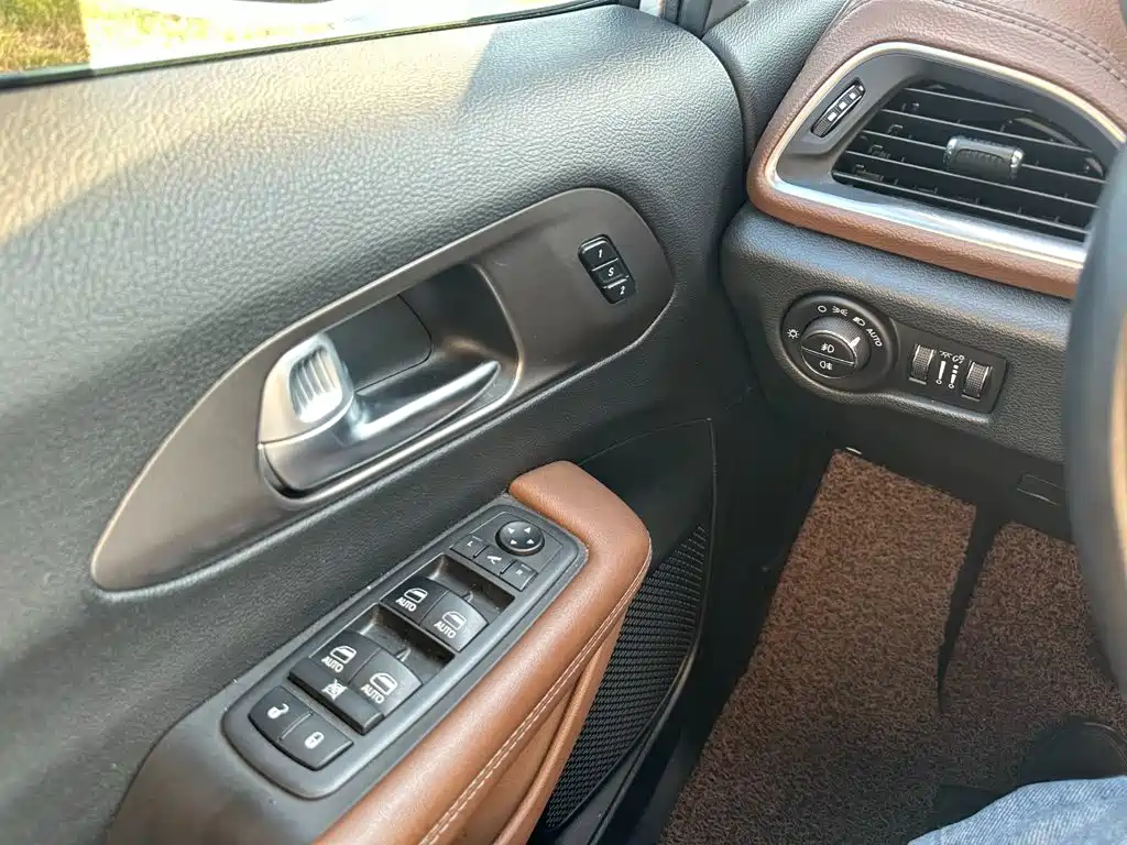 Chrysler Grand Voyager (Import) — миниатюра 23