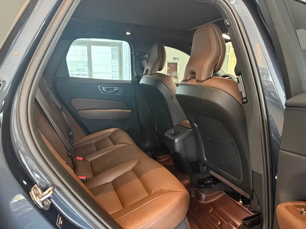 Volvo XC60 2022 B5 Luxury