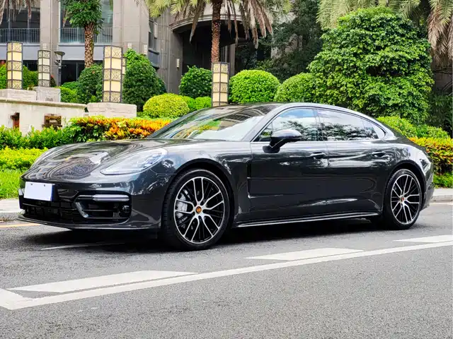 PORSCHE PANAMERA 2023