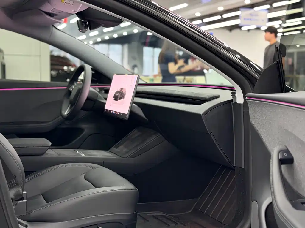 Tesla Model 3 — миниатюра 9