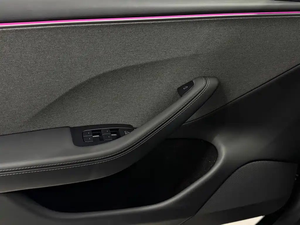 Tesla Model 3 — миниатюра 15