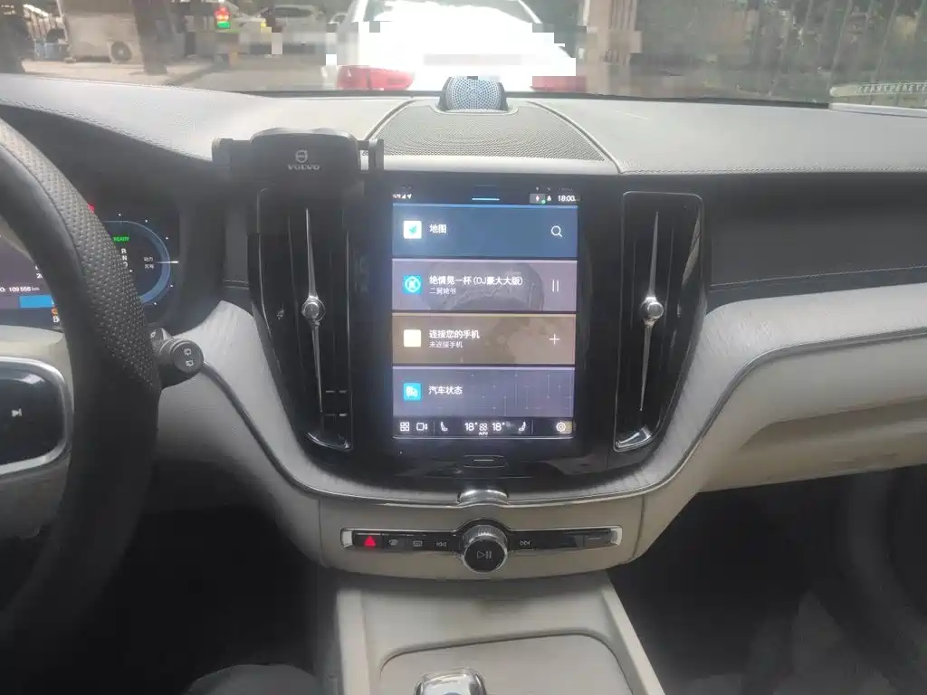 Volvo XC60 PHEV — миниатюра 14