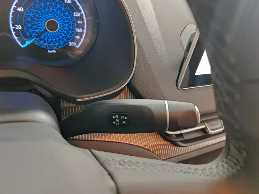 Hongqi Hongqi E-QM5 — миниатюра 16