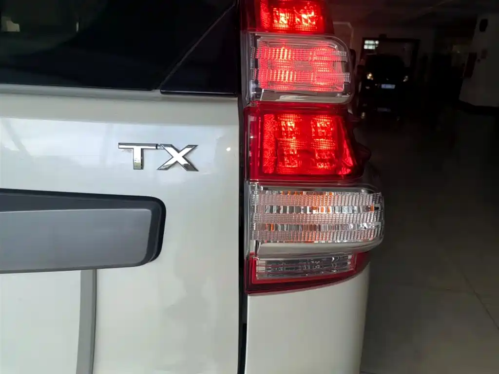 Toyota Land Cruiser Prado 2015 2.7L AT Luxury