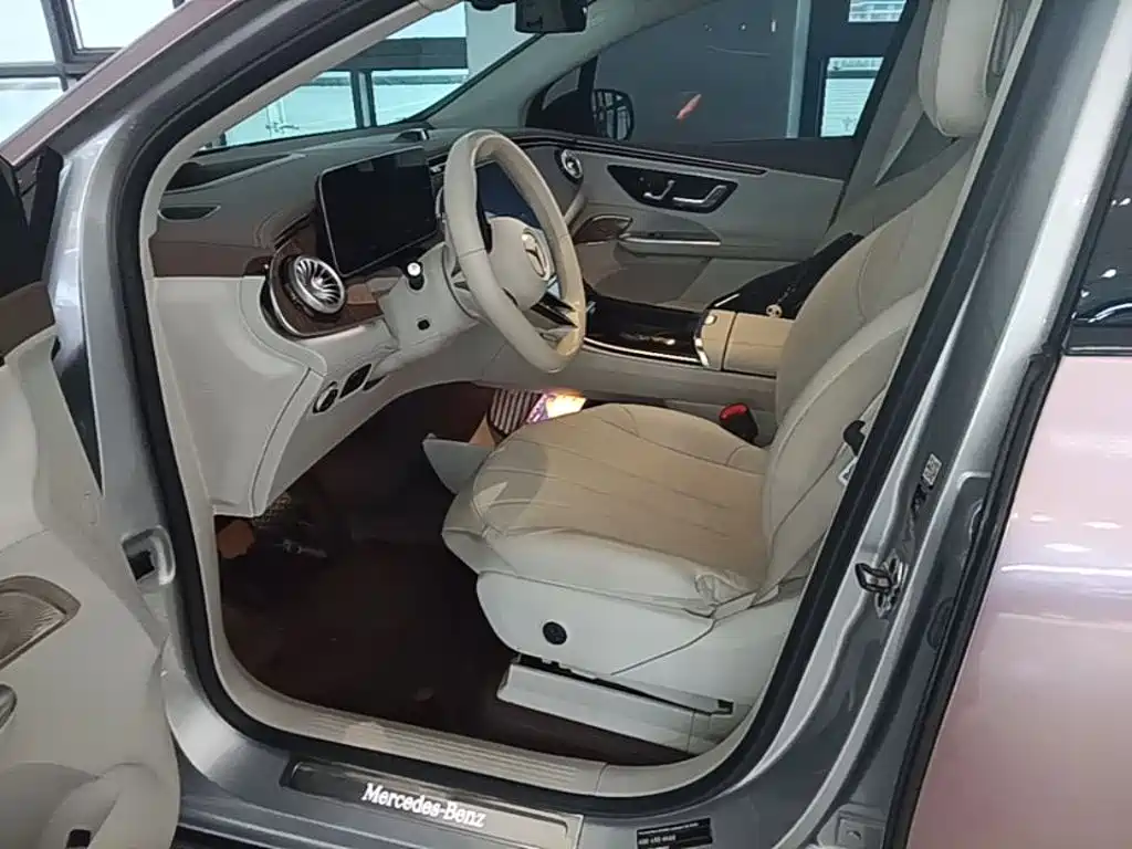 Mercedes-Benz EQE SUV — миниатюра 15