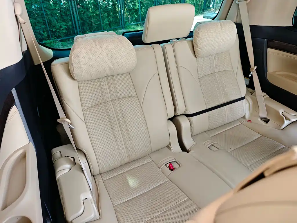 Toyota Alphard — миниатюра 17