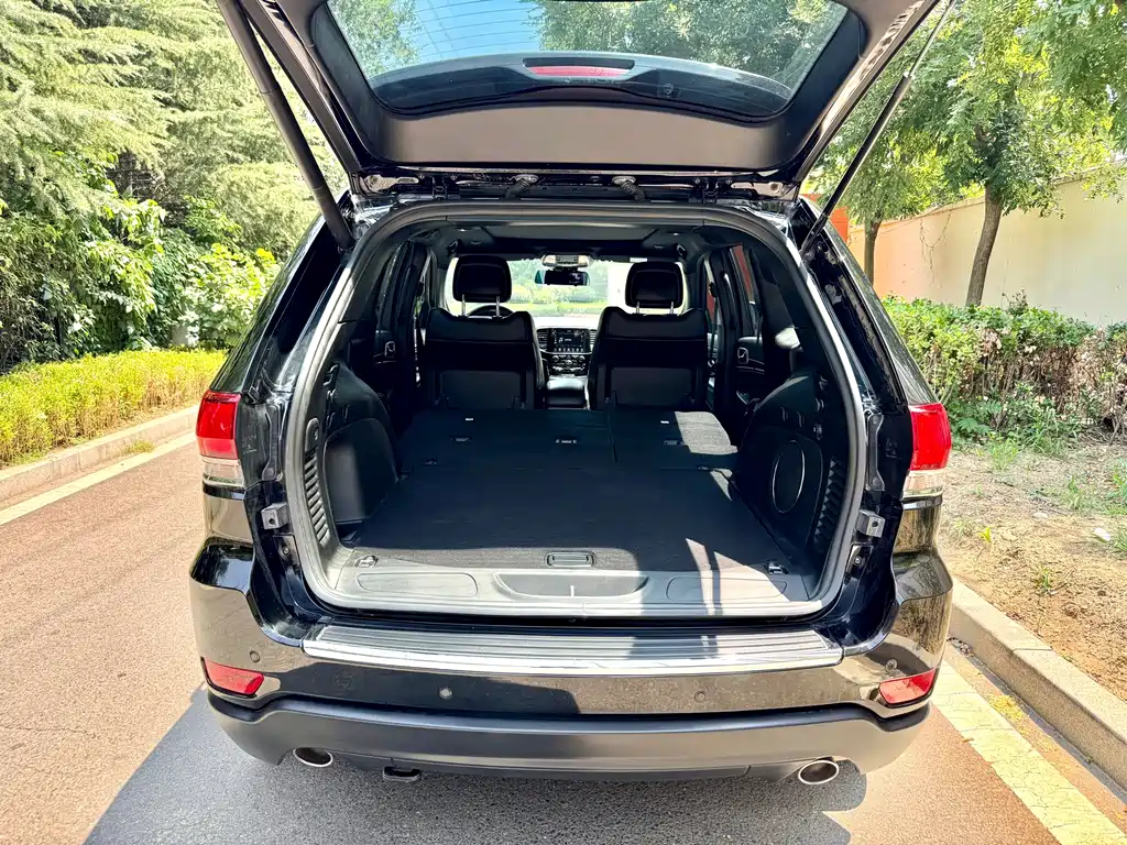 Jeep Grand Cherokee (Import) — миниатюра 23