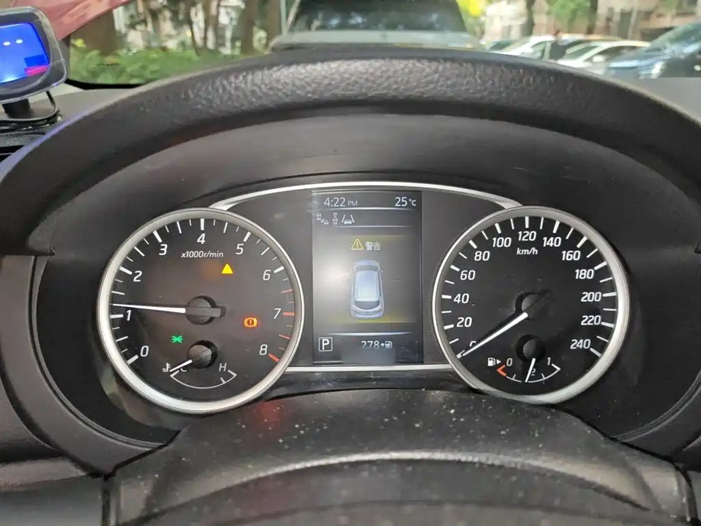 Nissan Tiida — миниатюра 4