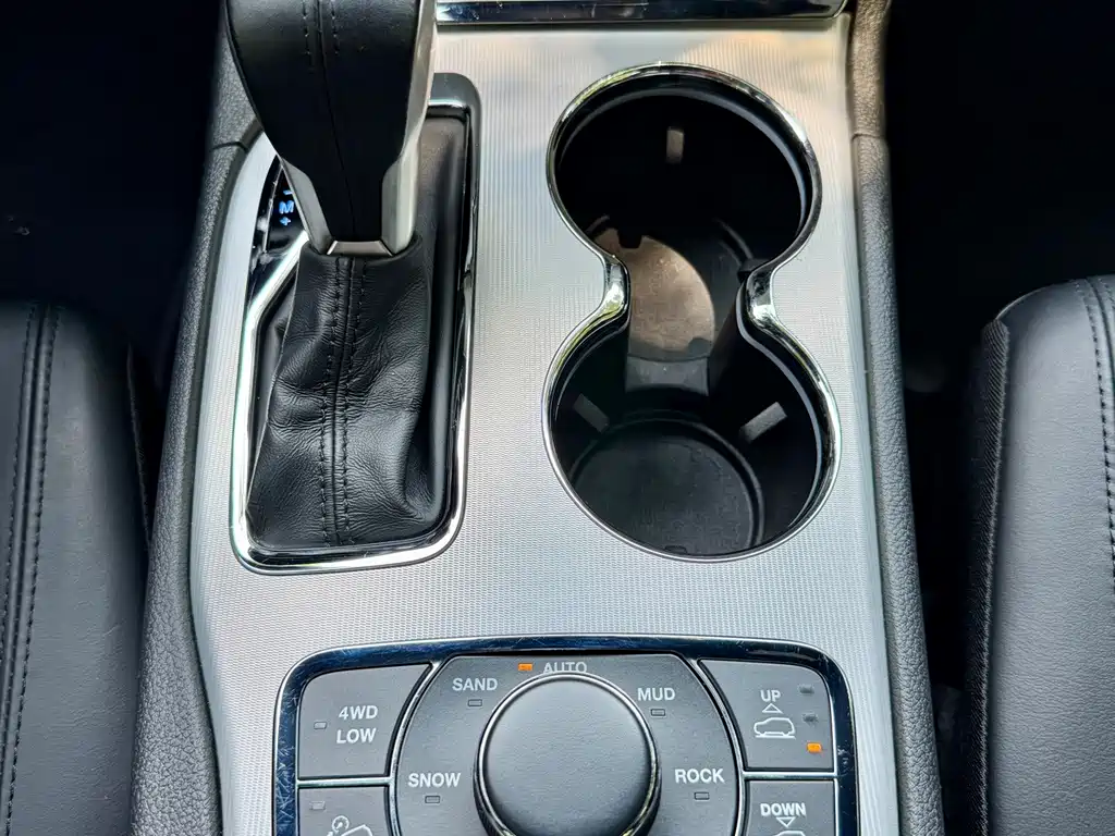 Jeep Grand Cherokee (Import) — миниатюра 17