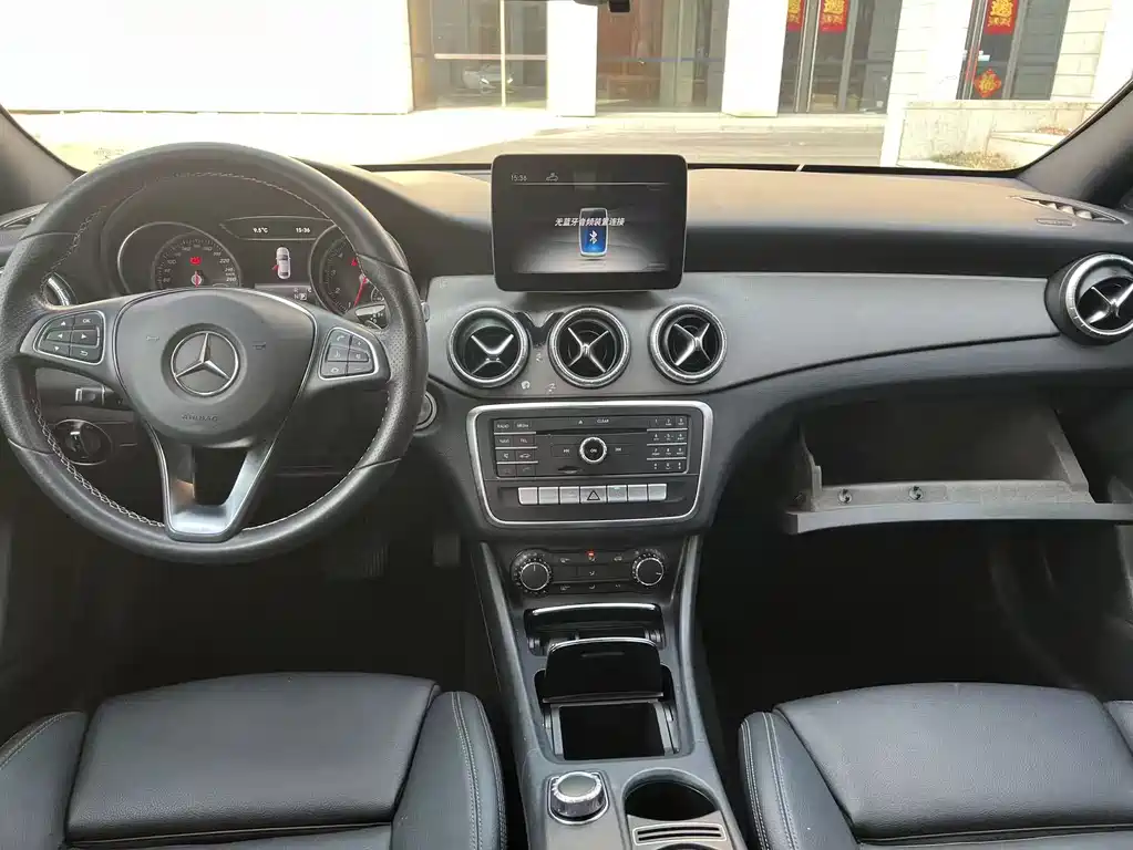 MERCEDES-BENZ CLA