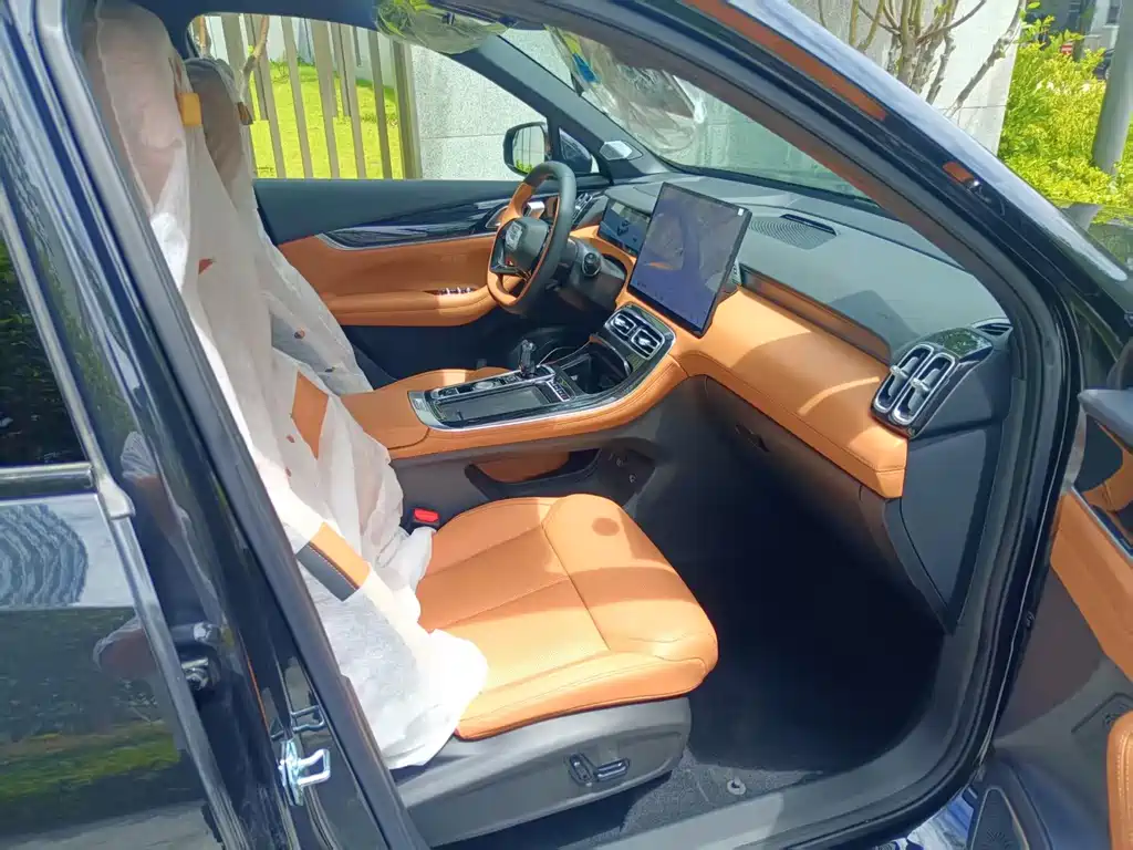 Geely Boyue L — миниатюра 11