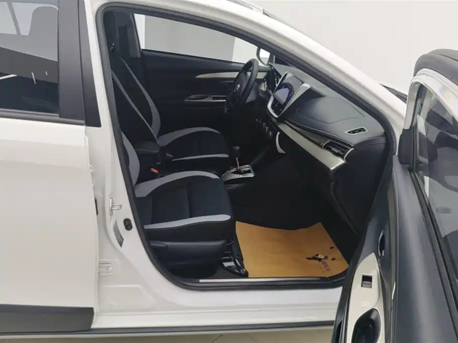 TOYOTA YARIS L ZHIXUAN