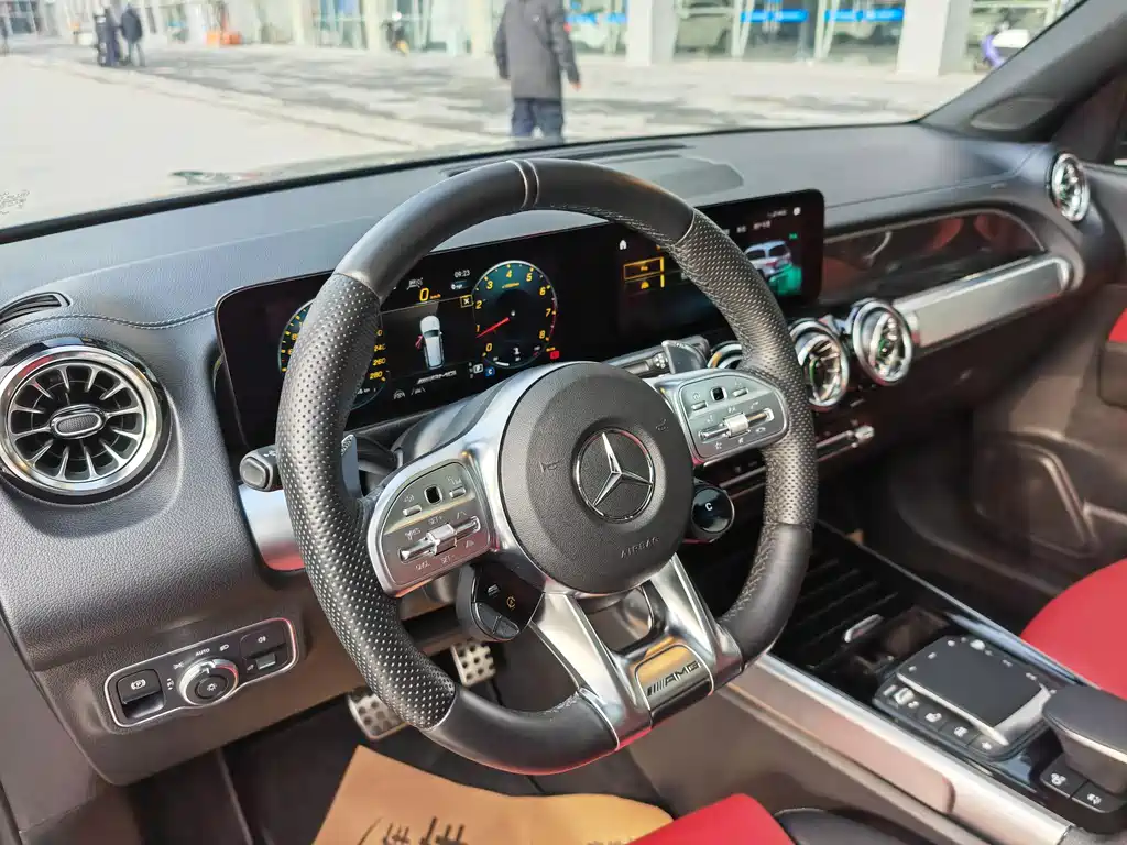 MERCEDES-BENZ GLB AMG