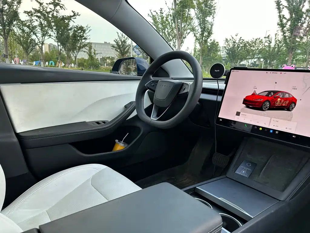 Tesla Model 3 — миниатюра 10