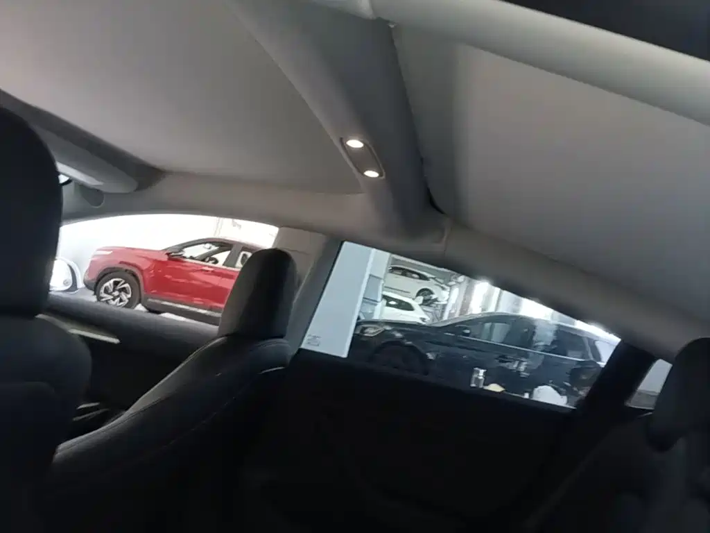Tesla Model 3 — миниатюра 18