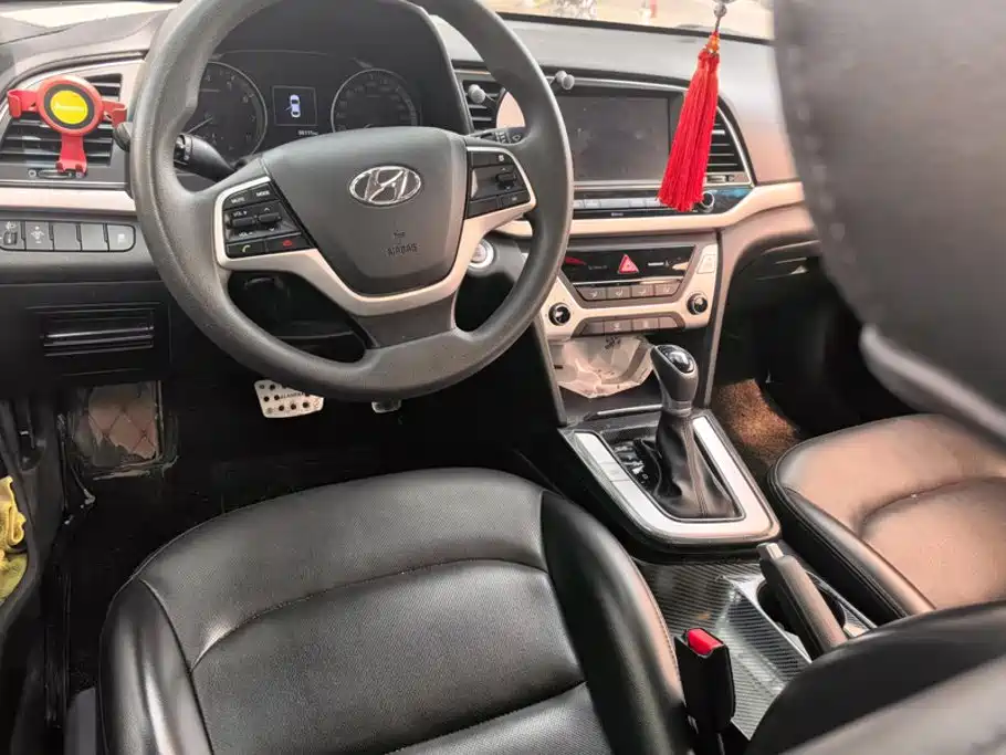 Hyundai Elantra — миниатюра 12