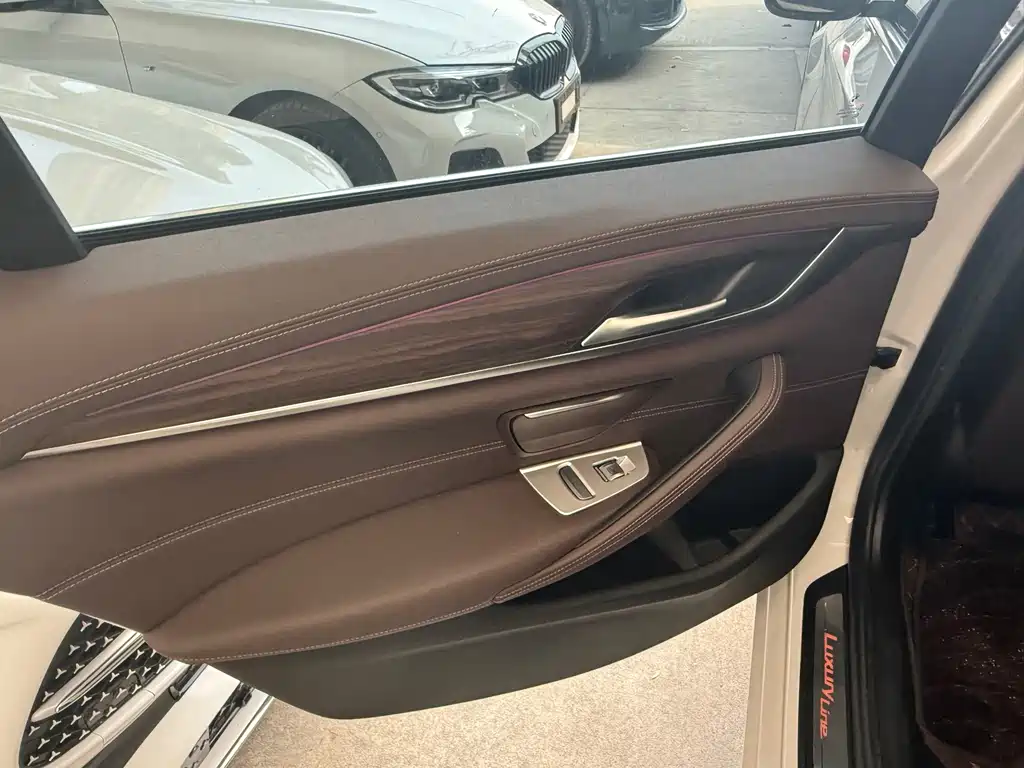 BMW 5 Series — миниатюра 17